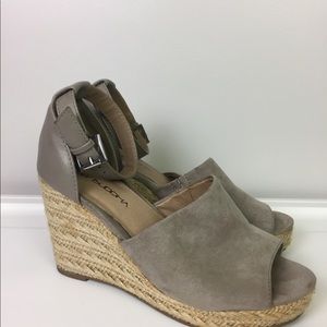 Big Buddah Size 8.5 Gray Wedge Sandals